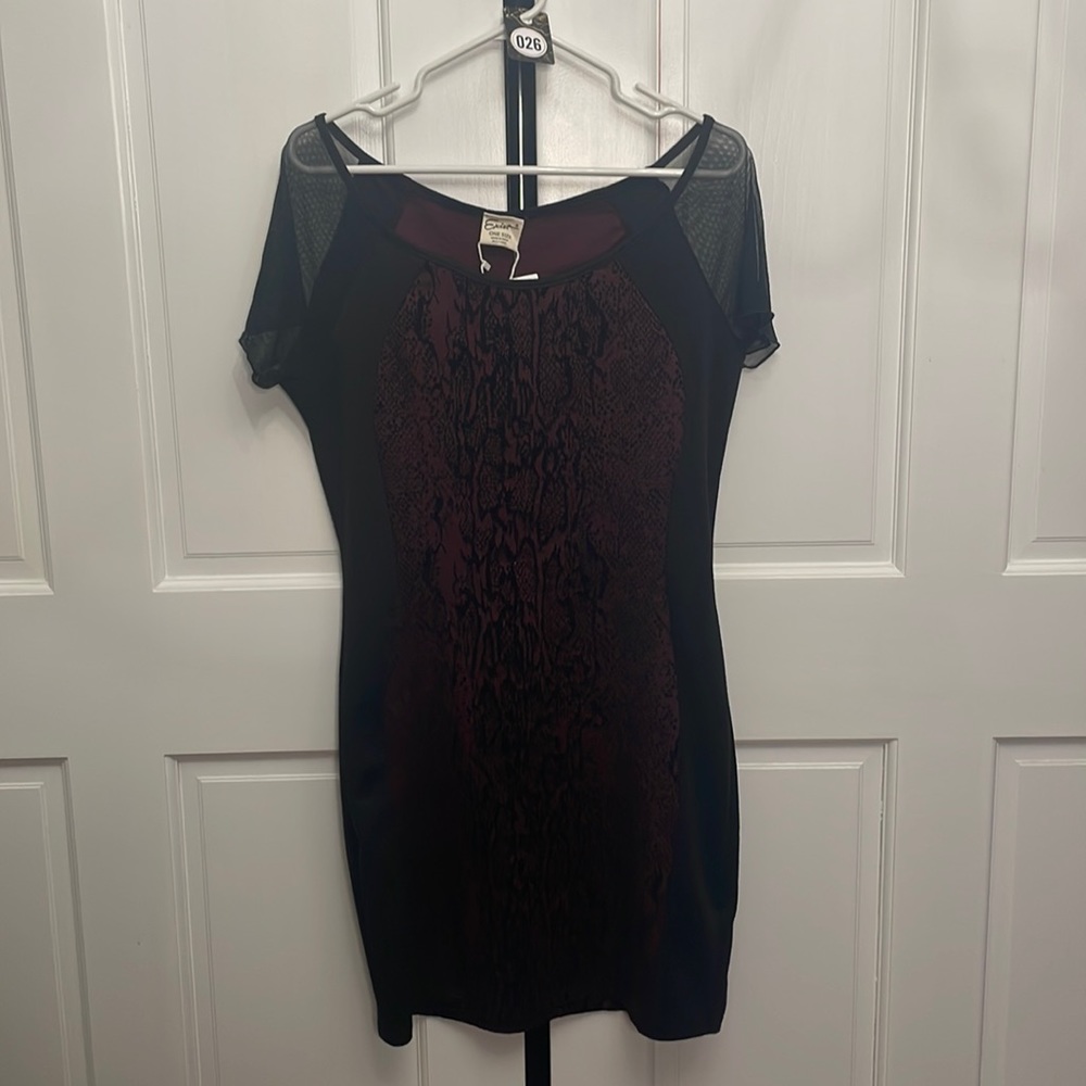 Exist - Black and dark purple form fitting dress with mesh Sleeves
